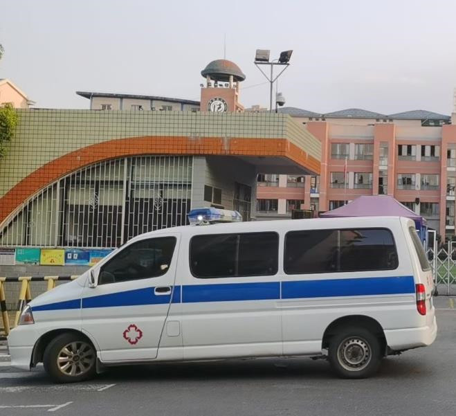 泰顺救护车出租护送骨折病人一公里多少钱